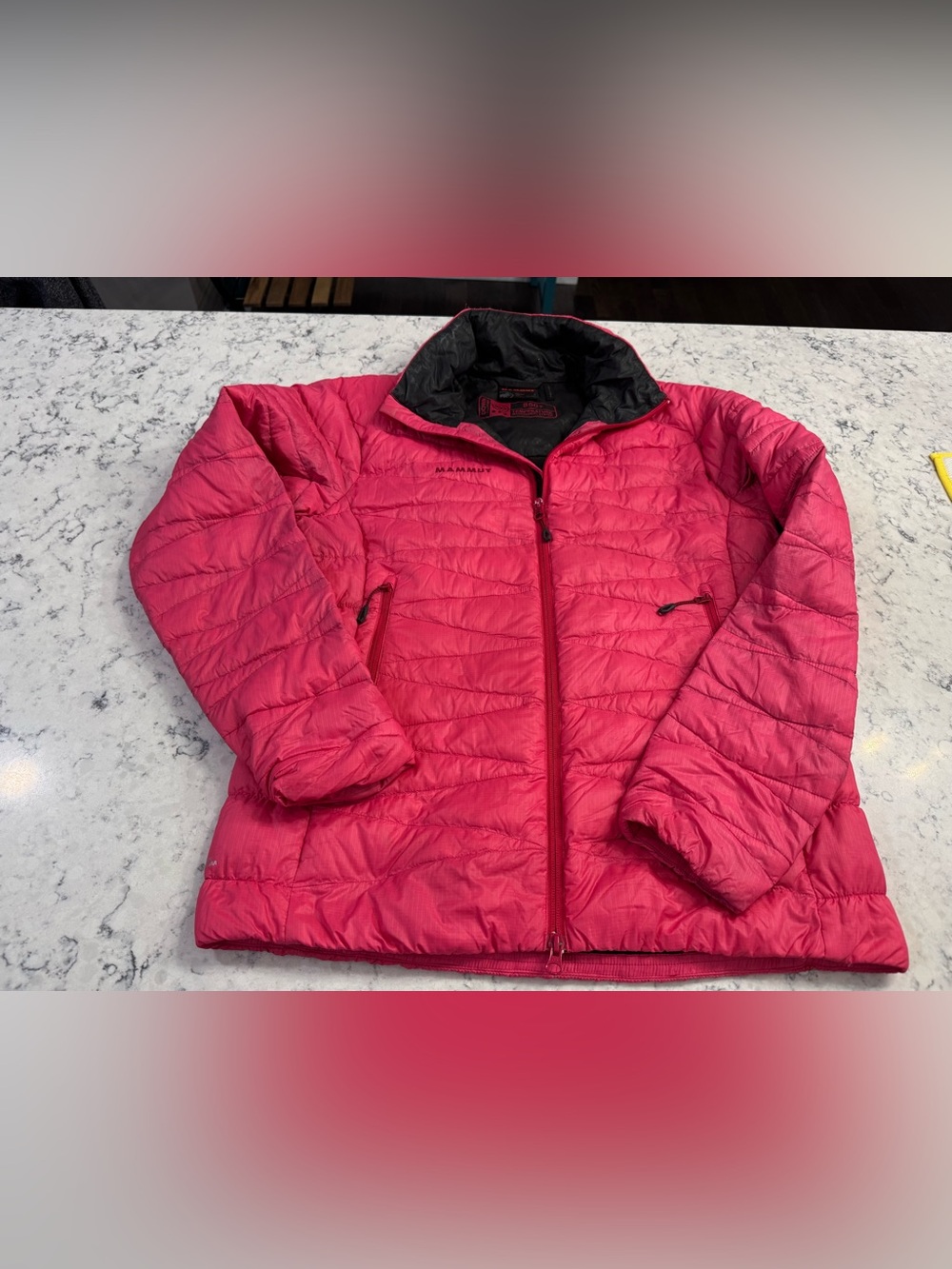 Mammut Women’s Puffer Jacket - Bright Pink
Size Large. Perfect for Fall!